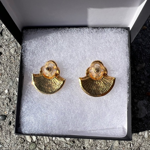 Vintage Cream Enamel and Gold Pierced Earrings - Picture 11 of 12